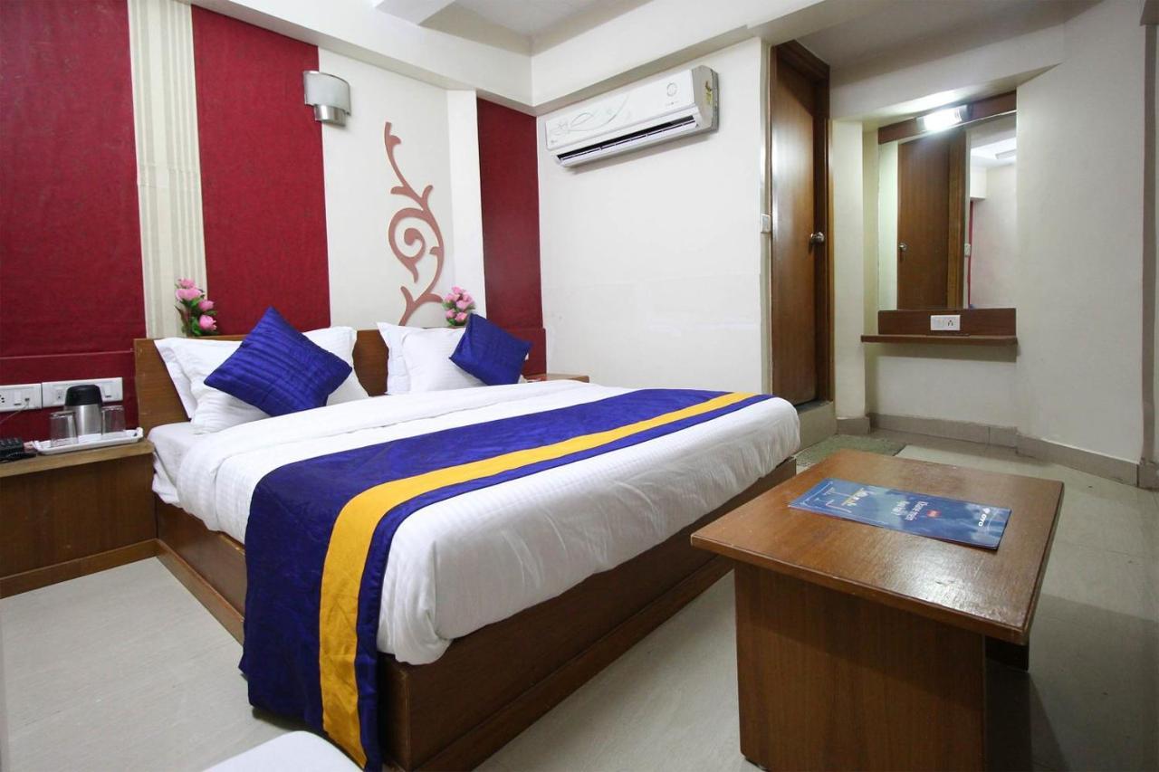 Hotel Campus Ахмедабад Екстериор снимка