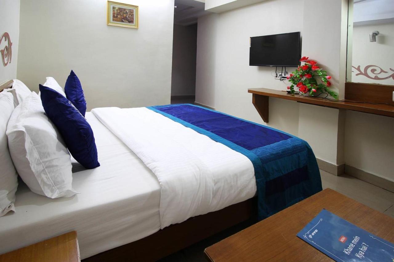 Hotel Campus Ахмедабад Екстериор снимка