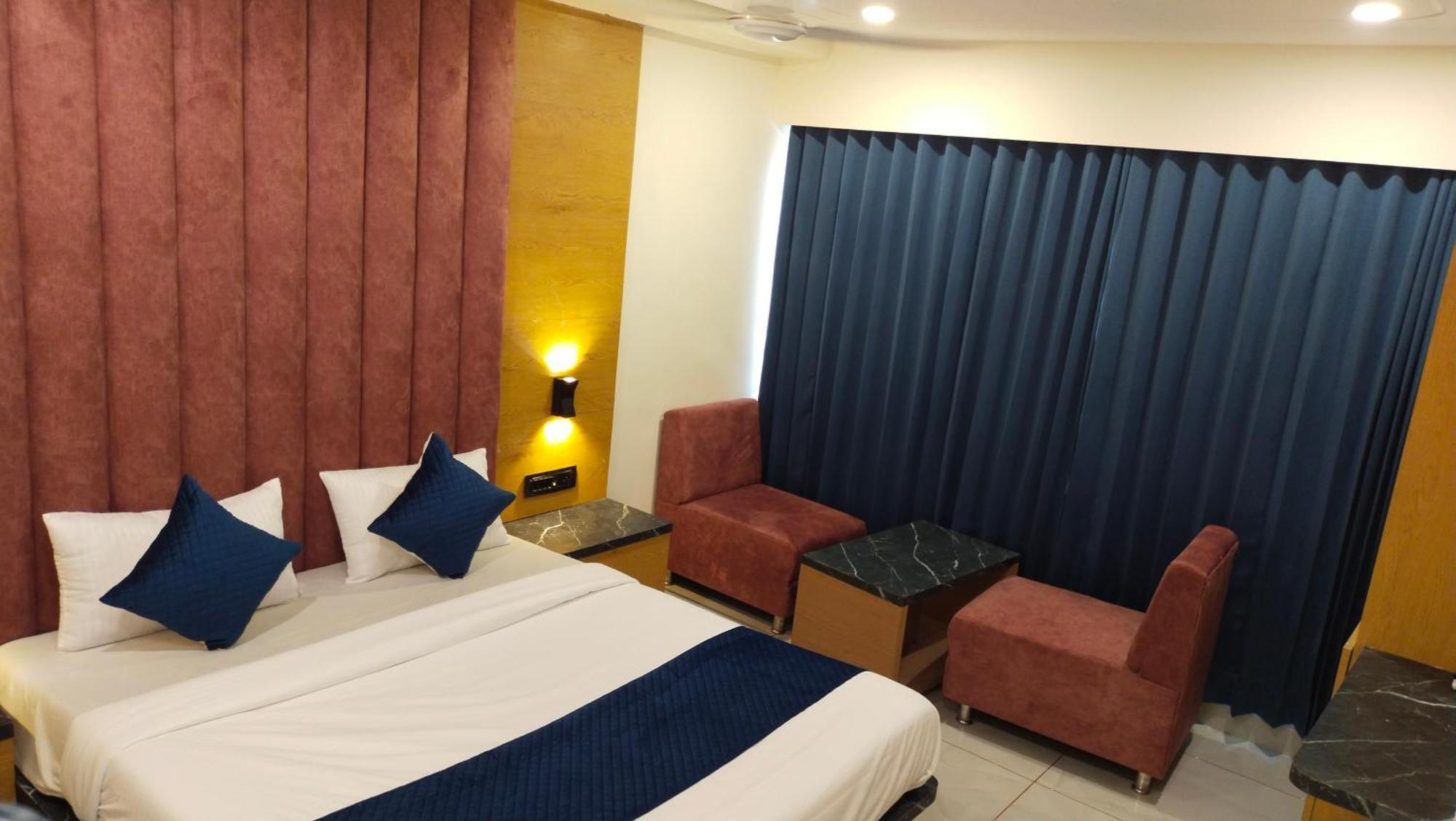 Hotel Campus Ахмедабад Екстериор снимка